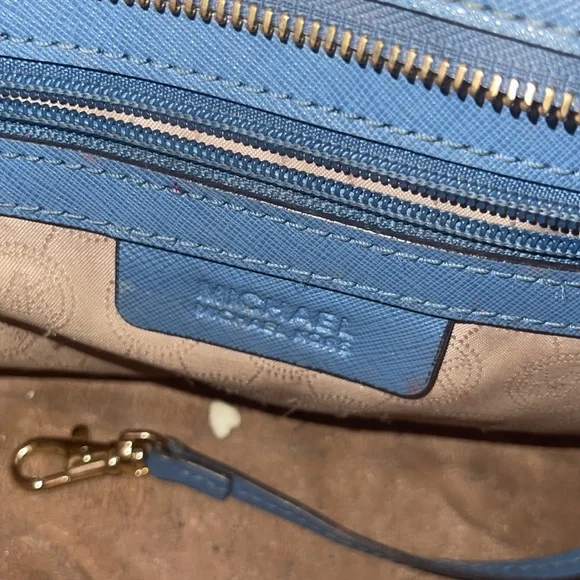 Michael Kora baby blue cross body bag with gold details and studs. - Picture 4 of 4